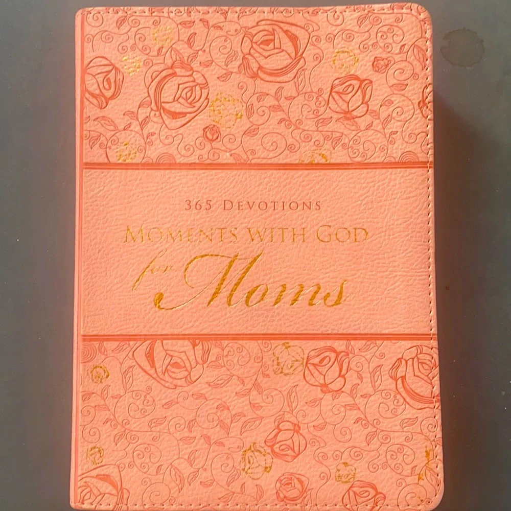 365 Devotion book for Moms - Picture 1 of 2